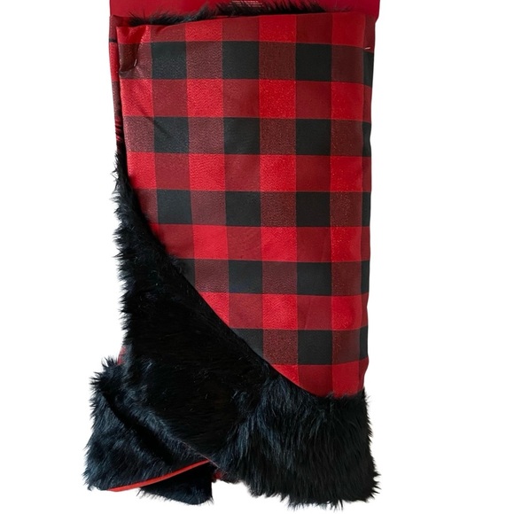 Winter Wonder Lane Buffalo Check 48" White & Black Tree Skirt - Picture 6 of 16